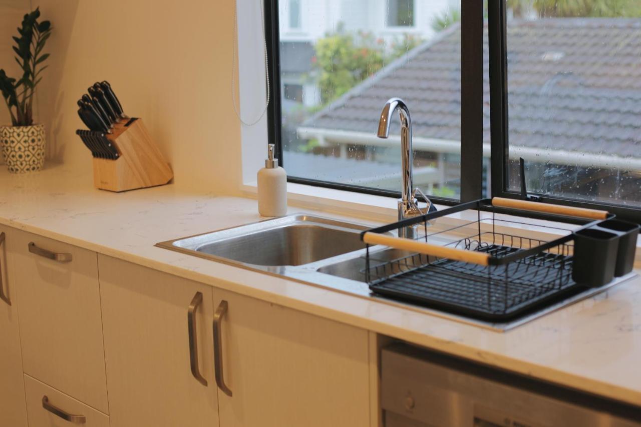 Cozy And Comfortable, Sunny Three-Storey Building Auckland Eksteriør billede